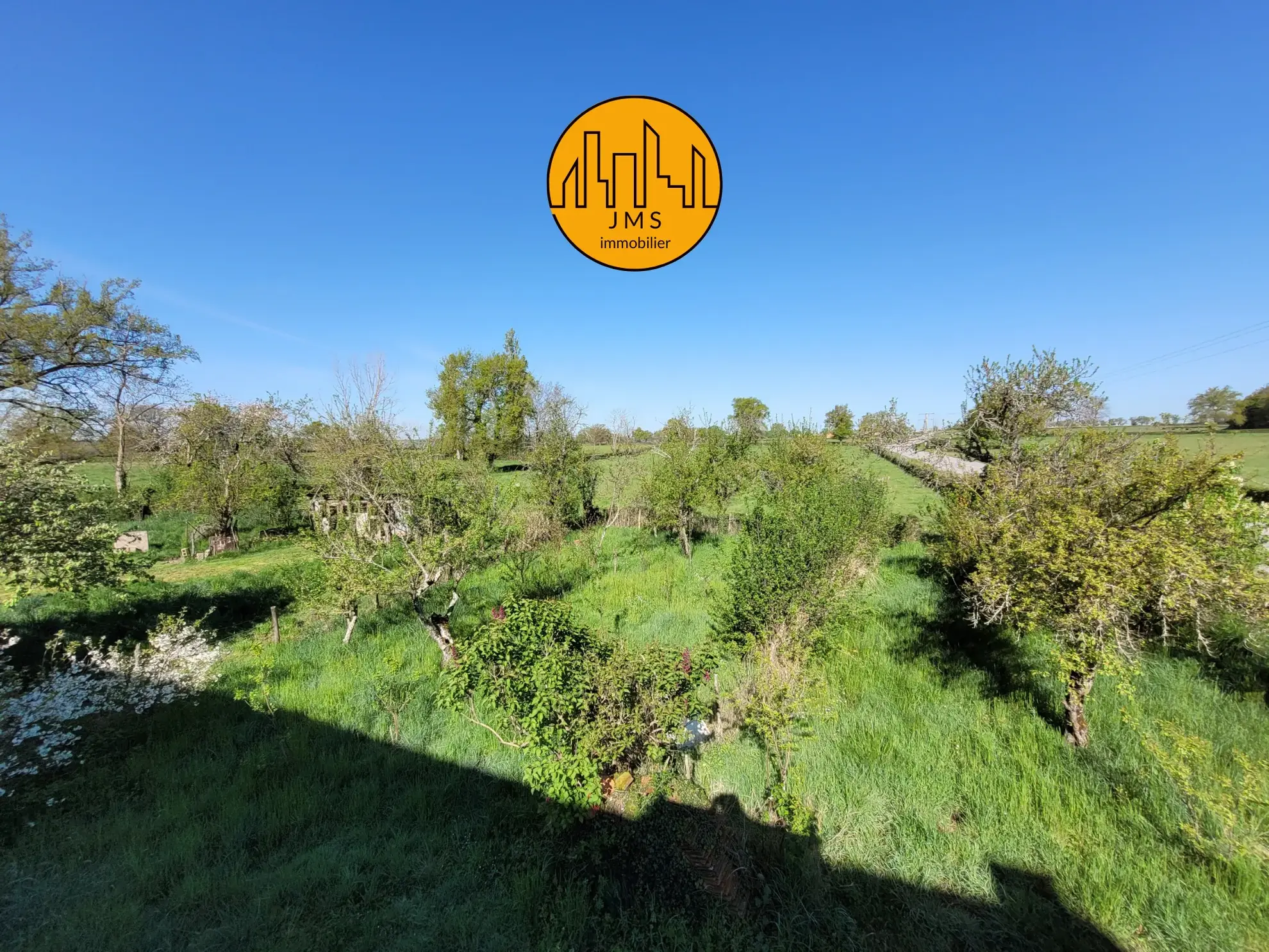 Longère à vendre avec grand potentiel sur 1,1 hectare proche Saint Pourçain et Bransat 