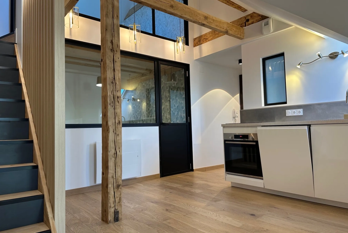 Appartement duplex moderne de 3 pièces à Strasbourg, dernier étage, proche tram et place de la République 