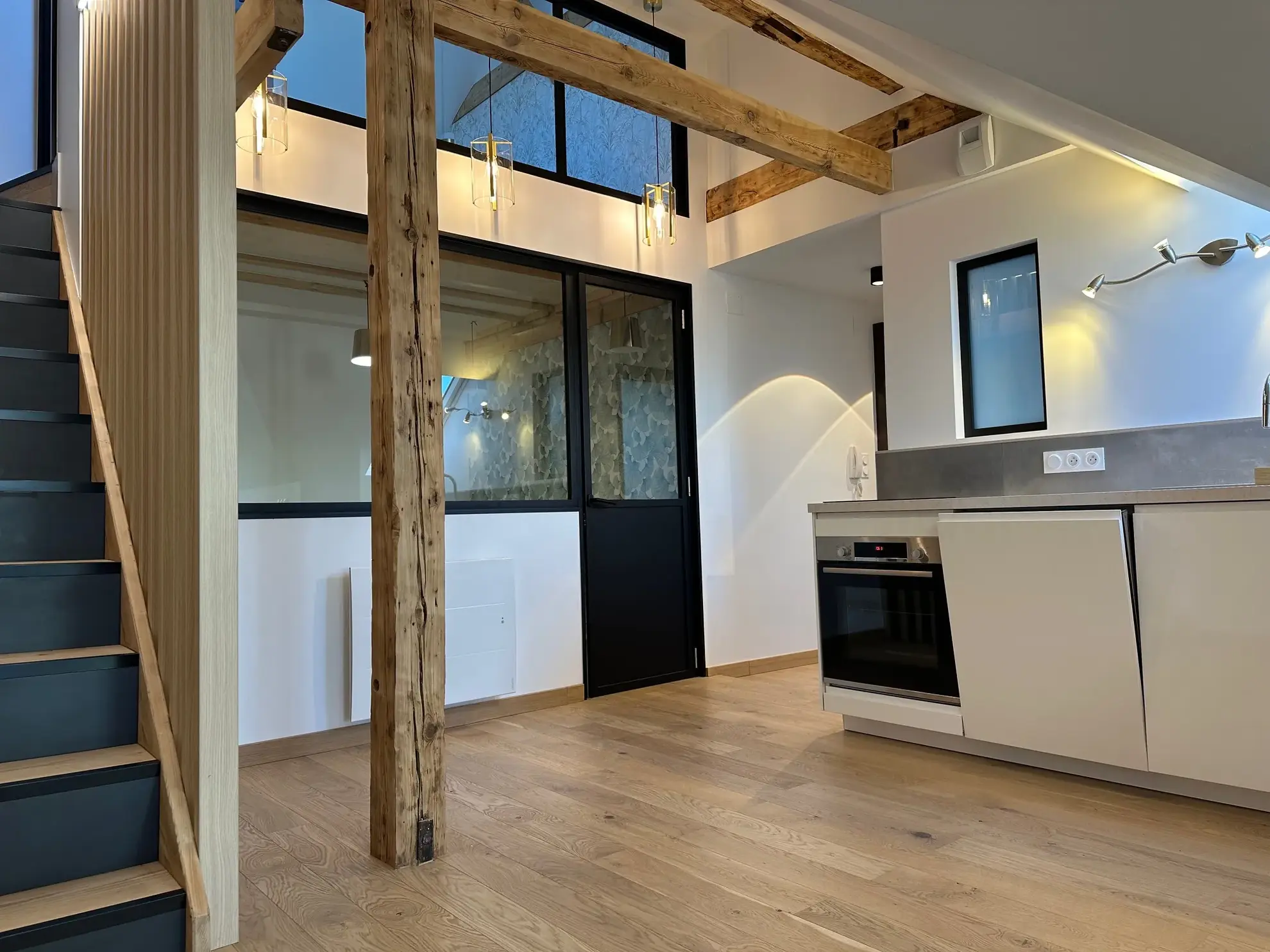 Appartement duplex moderne de 3 pièces à Strasbourg, dernier étage, proche tram et place de la République 