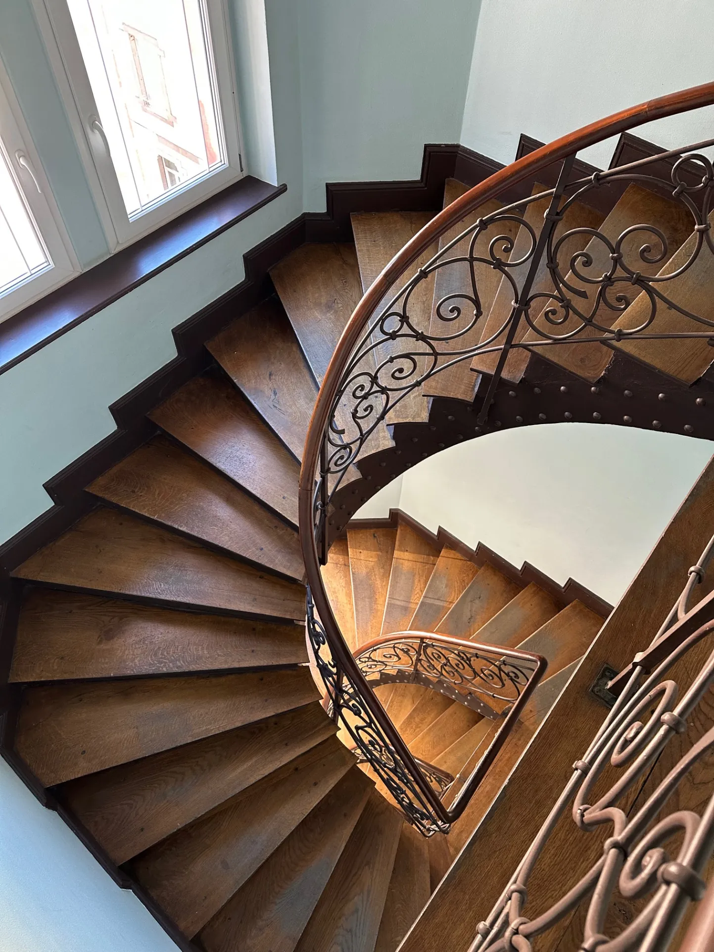 Appartement duplex moderne de 3 pièces à Strasbourg, dernier étage, proche tram et place de la République 