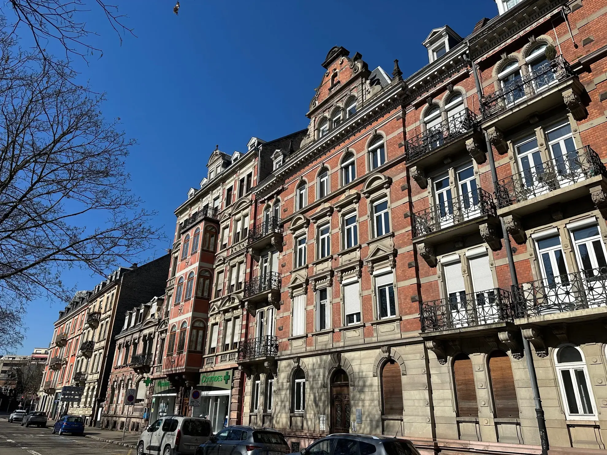 Appartement duplex moderne de 3 pièces à Strasbourg, dernier étage, proche tram et place de la République 