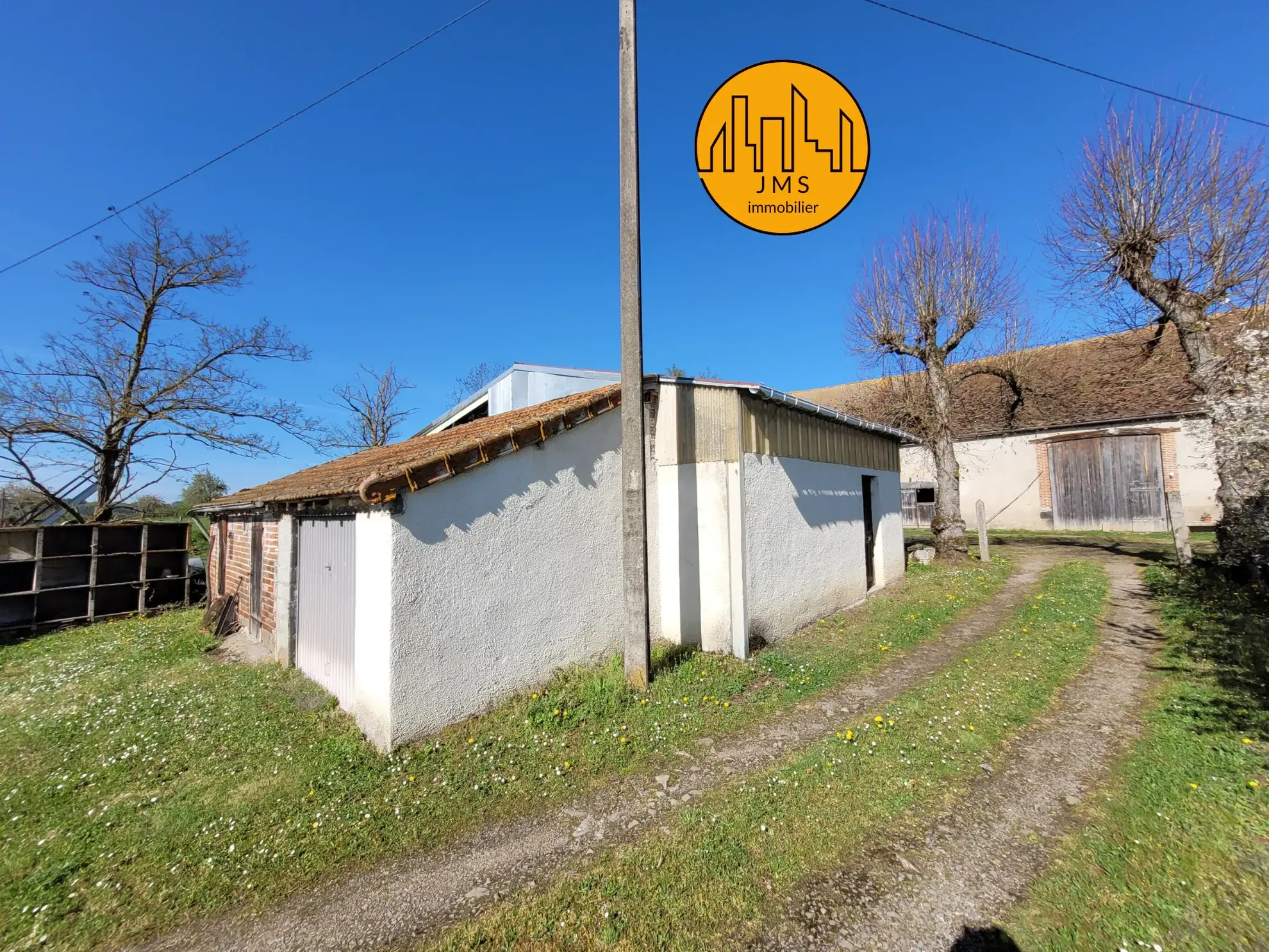 Longère à vendre avec grand potentiel sur 1,1 hectare proche Saint Pourçain et Bransat 