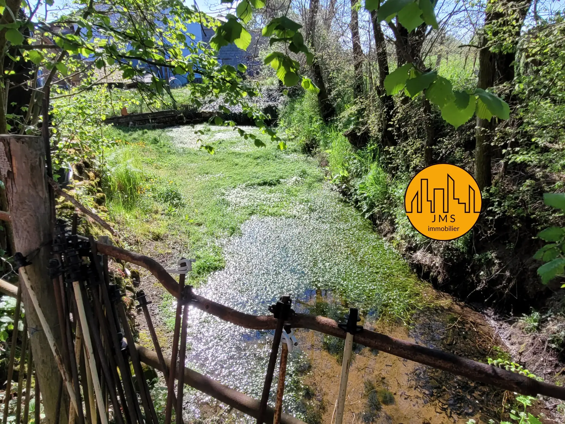Longère à vendre avec grand potentiel sur 1,1 hectare proche Saint Pourçain et Bransat 