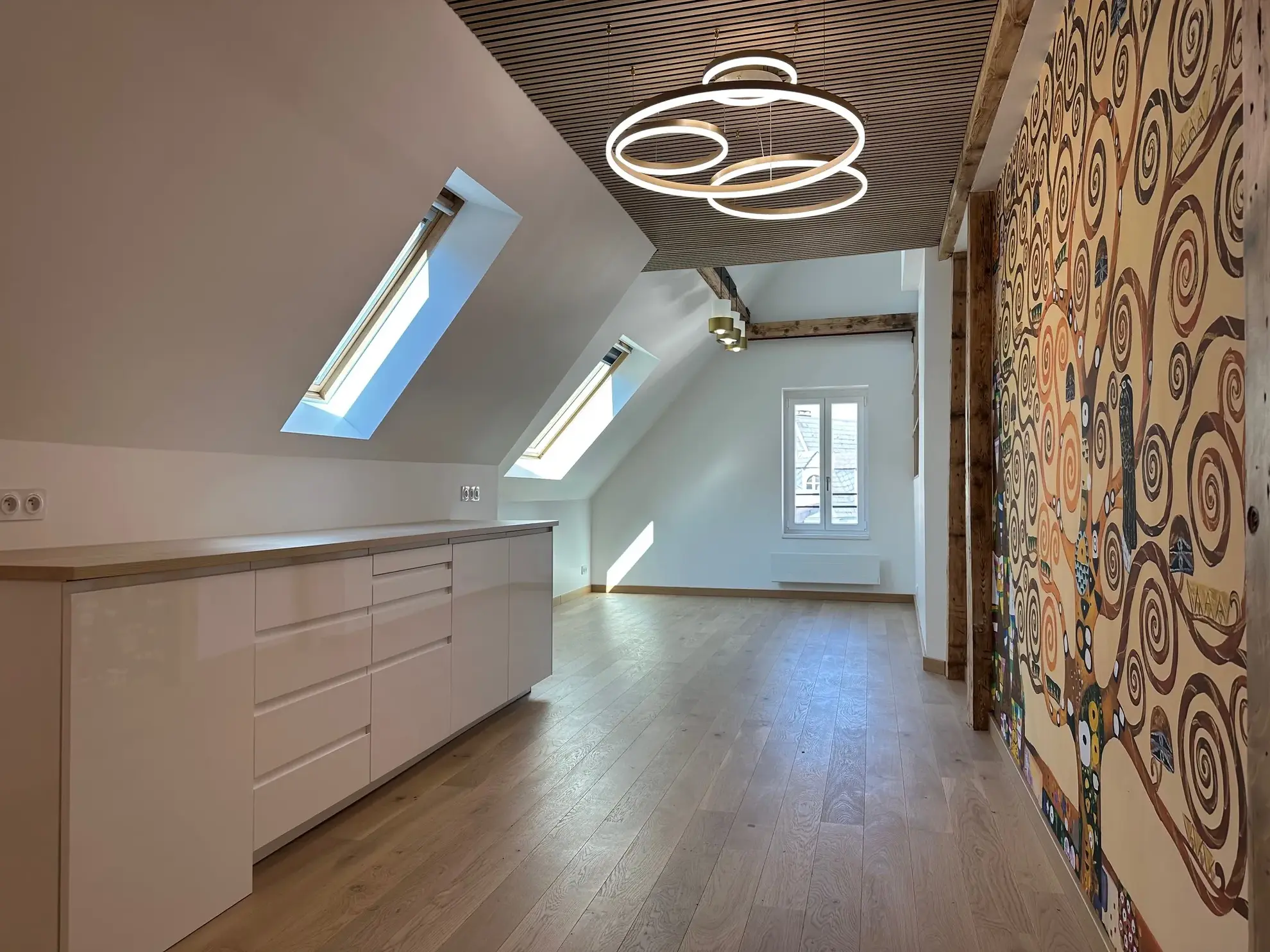 Appartement duplex moderne de 3 pièces à Strasbourg, dernier étage, proche tram et place de la République 