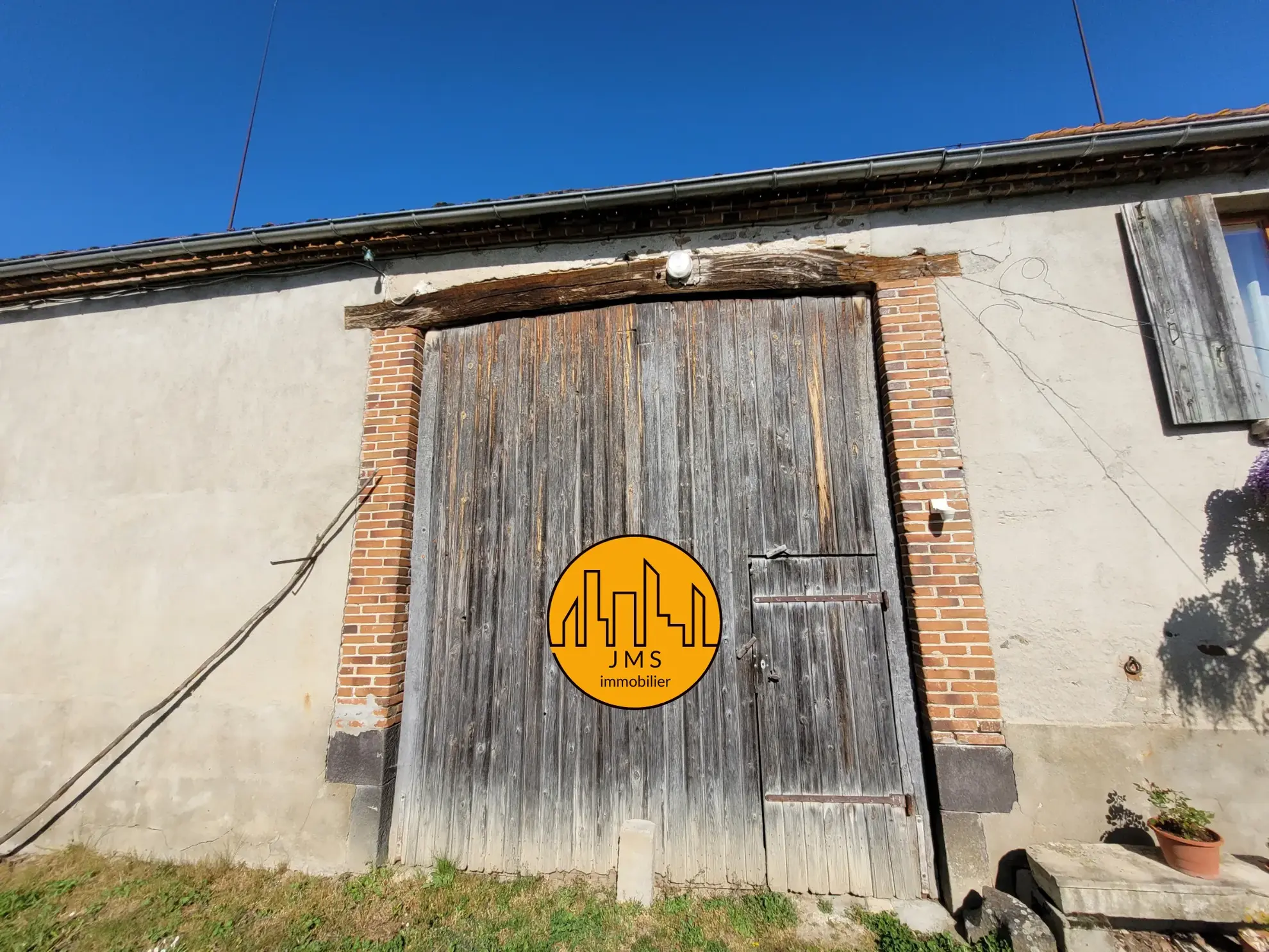 Longère à vendre avec grand potentiel sur 1,1 hectare proche Saint Pourçain et Bransat 