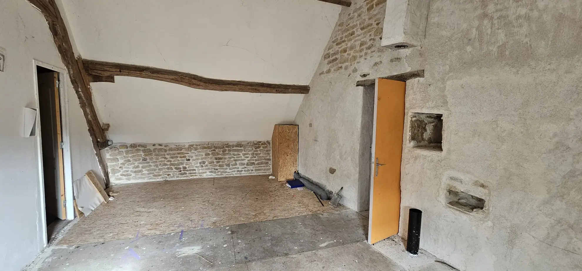 Maison de 123 m² à Varzy avec dépendances et jardin, secteur calme 