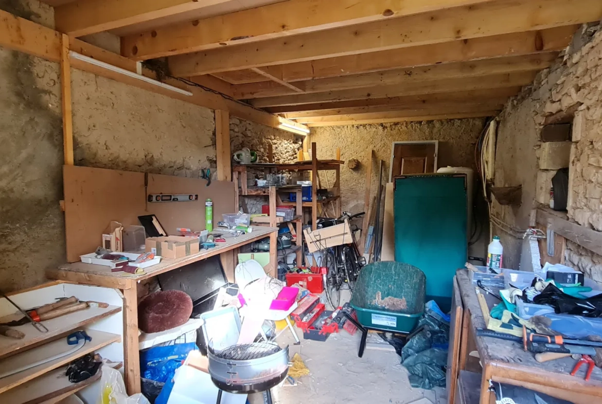 Maison de 123 m² à Varzy avec dépendances et jardin, secteur calme 