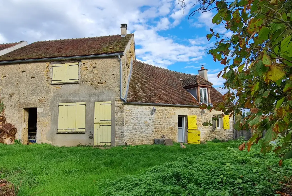 Maison de 123 m² à Varzy avec dépendances et jardin, secteur calme 