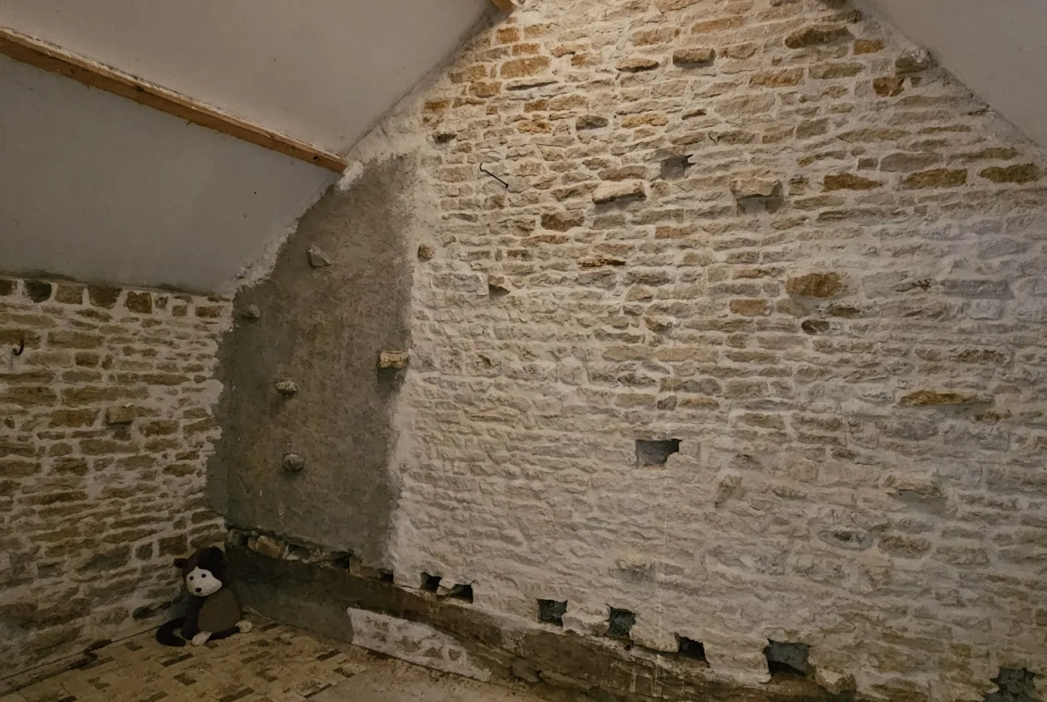 Maison de 123 m² à Varzy avec dépendances et jardin, secteur calme 