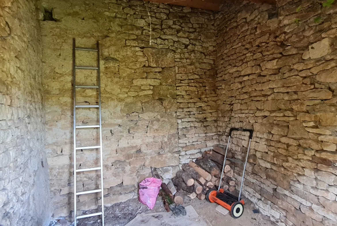 Maison de 123 m² à Varzy avec dépendances et jardin, secteur calme 