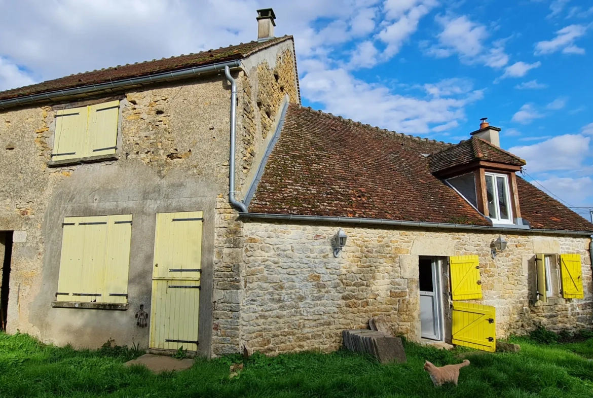 Maison de 123 m² à Varzy avec dépendances et jardin, secteur calme 