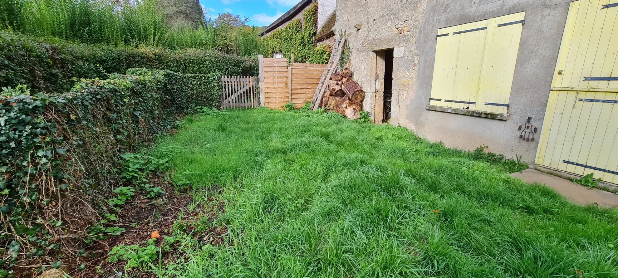 Maison de 123 m² à Varzy avec dépendances et jardin, secteur calme 