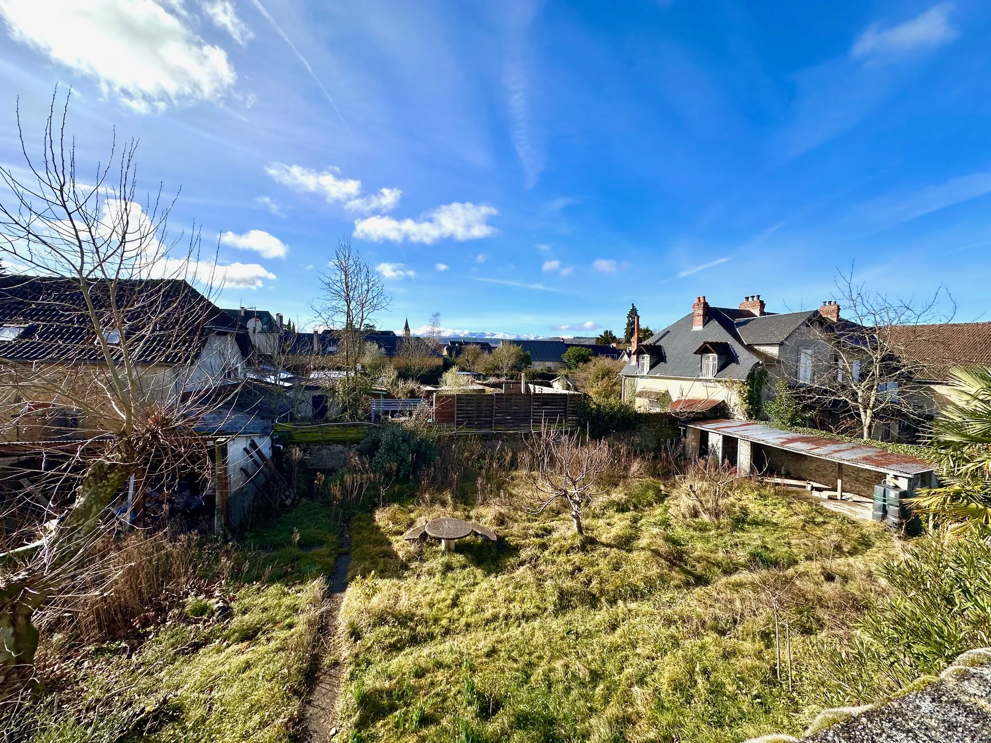 Belle maison à rénover avec dépendances et vue sur les Pyrénées à Ossun 