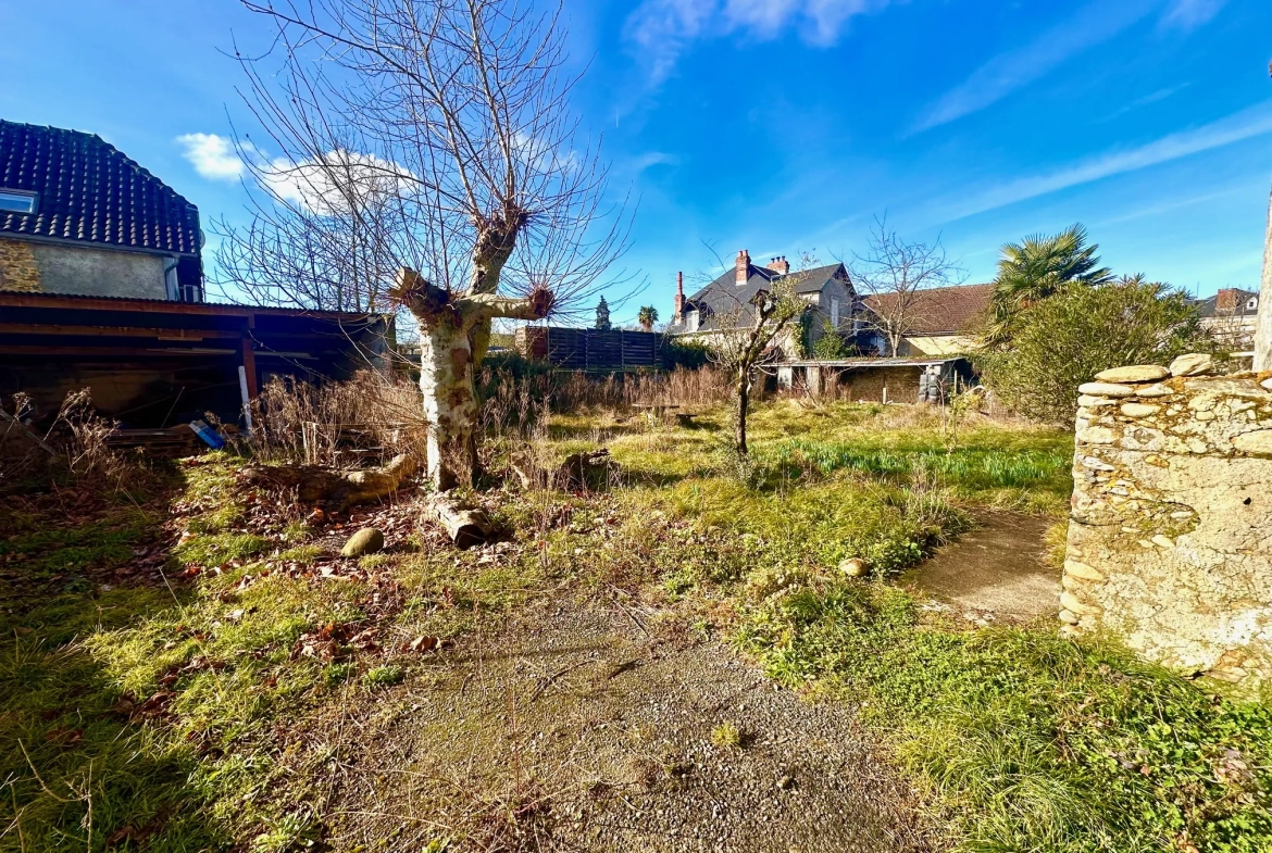 Belle maison à rénover avec dépendances et vue sur les Pyrénées à Ossun 
