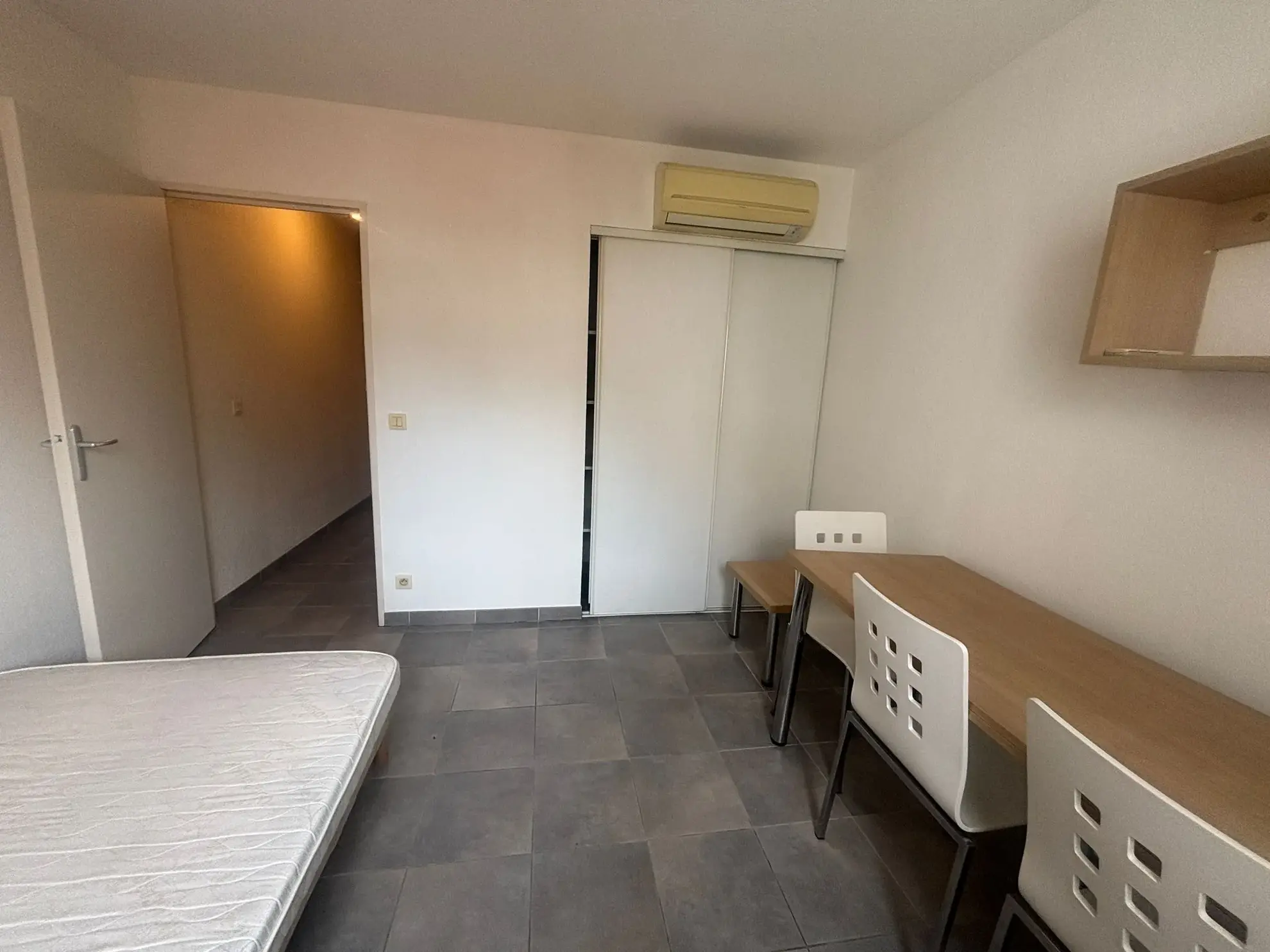 Studio à Saint Jean-Du-Var de 20m² proche Clinique St Michel 