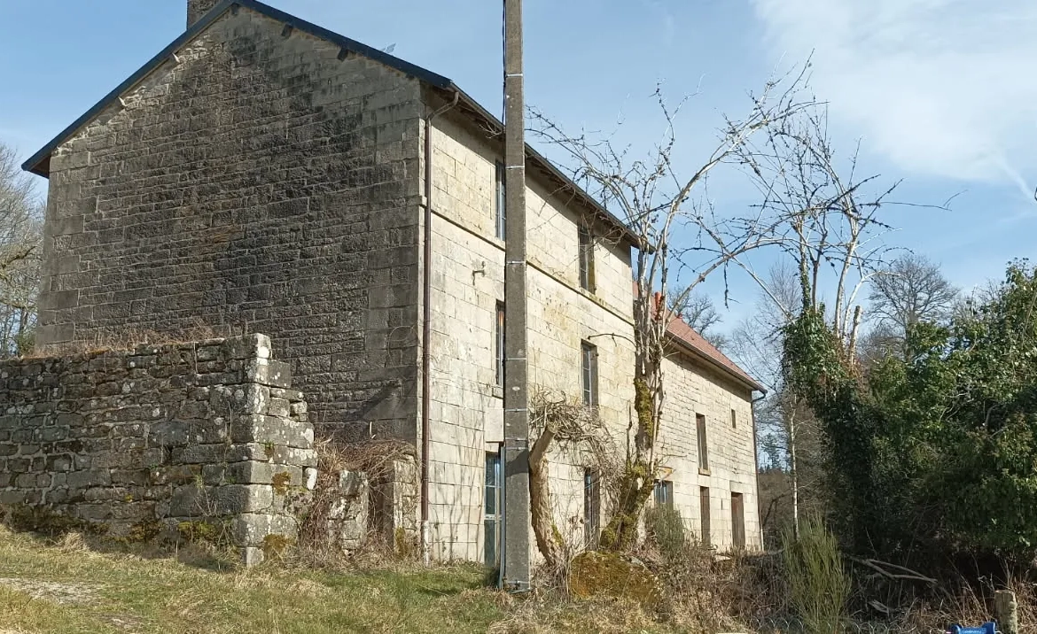 Fermette indépendante avec grand potentiel à Saint-Pierre-Bellevue - Propriété rurale rénovée 