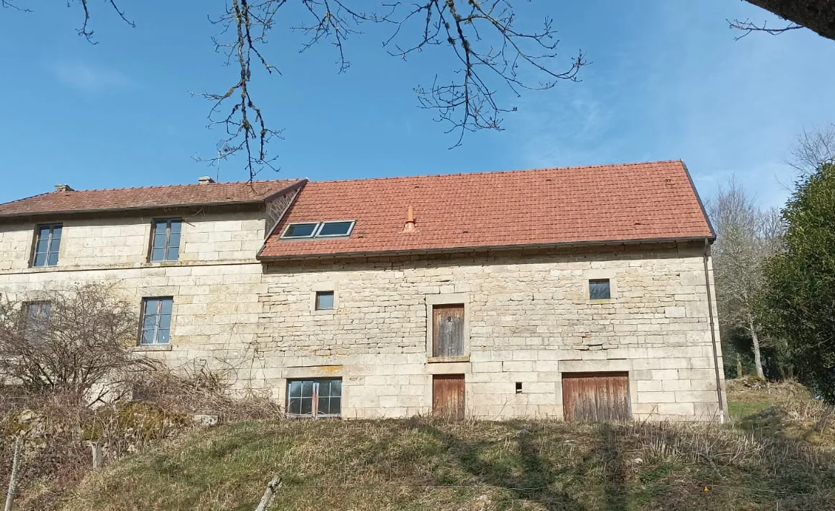 Fermette indépendante avec grand potentiel à Saint-Pierre-Bellevue - Propriété rurale rénovée 