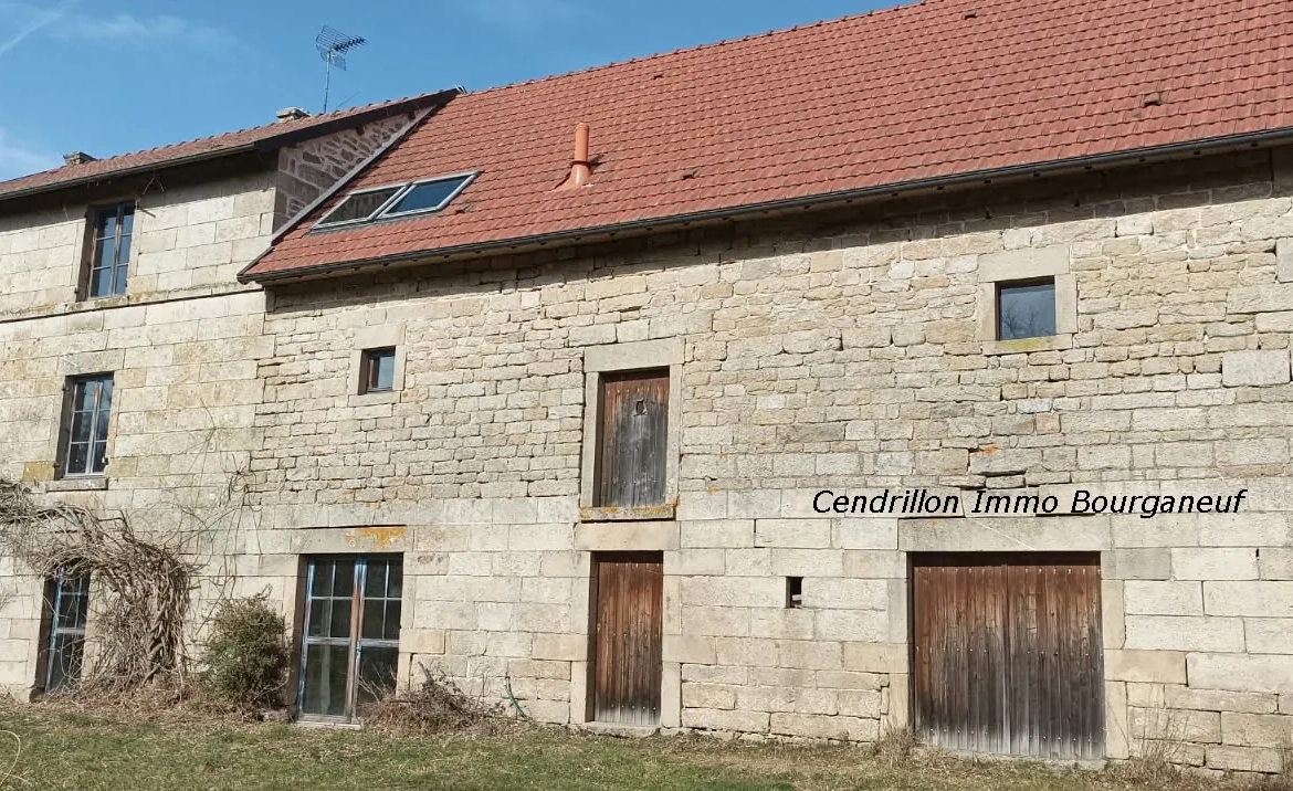 Fermette indépendante avec grand potentiel à Saint-Pierre-Bellevue - Propriété rurale rénovée 