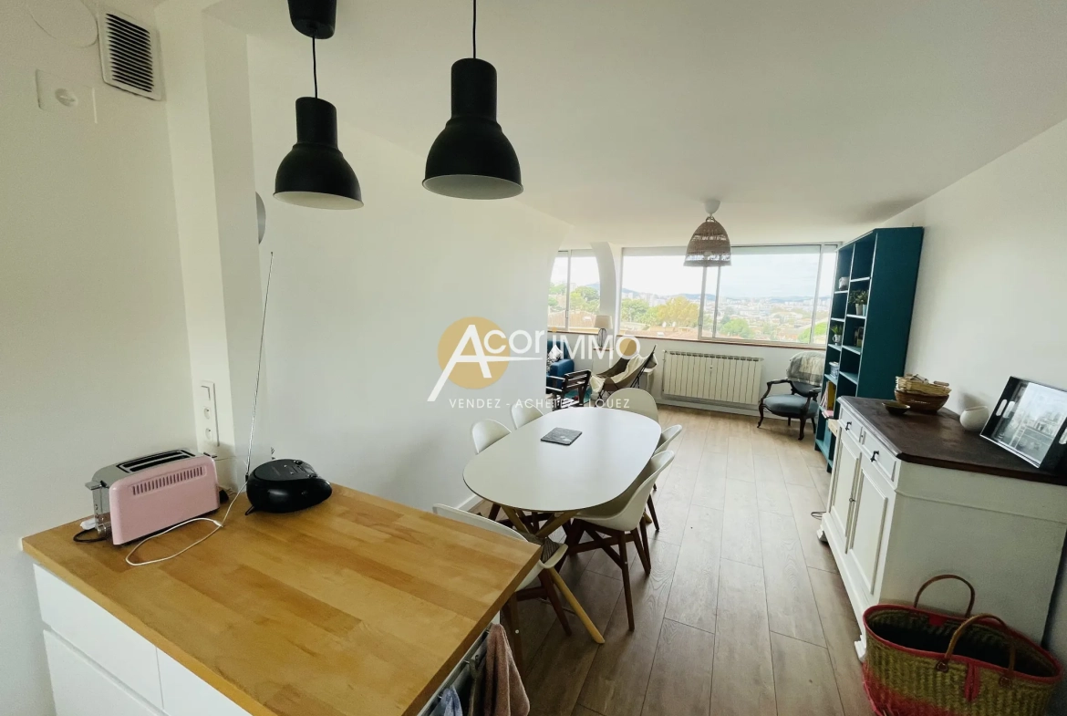 Appartement T3 rénové avec vue mer à La Seyne-sur-Mer 