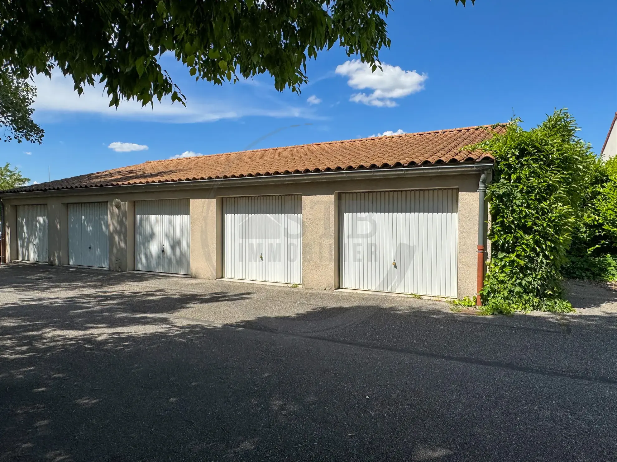 Appartement rénové de 61 m² à Valence avec balcon, garage et cave 