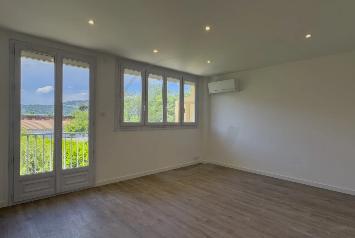Appartement rénové de 61 m² à Valence avec balcon, garage et cave 