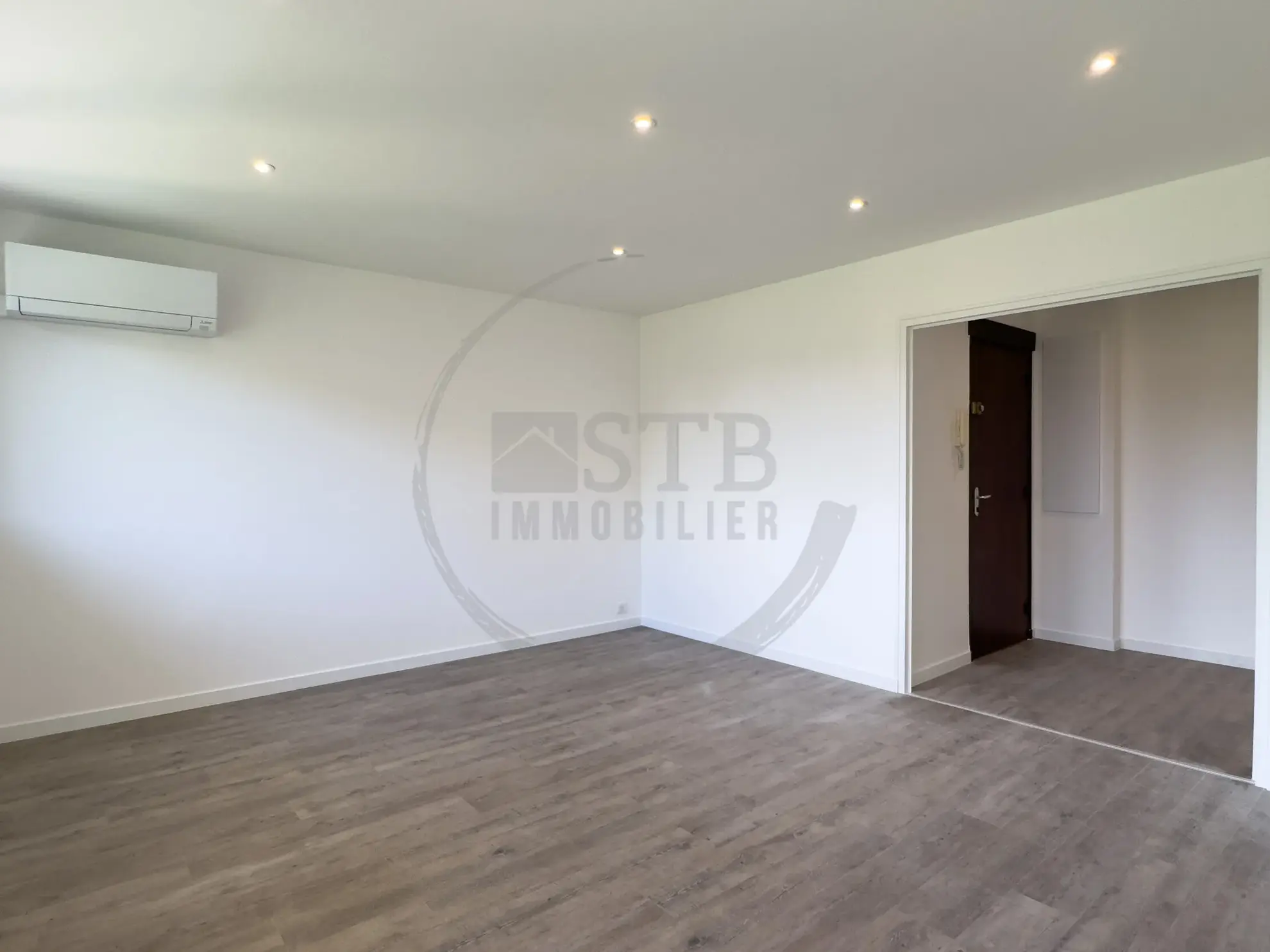 Appartement rénové de 61 m² à Valence avec balcon, garage et cave 