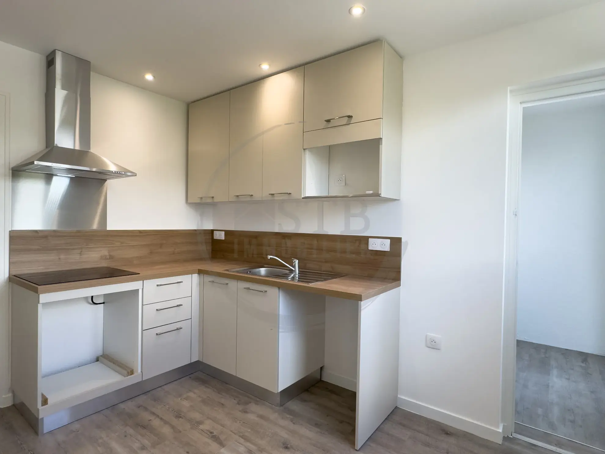 Appartement rénové de 61 m² à Valence avec balcon, garage et cave 
