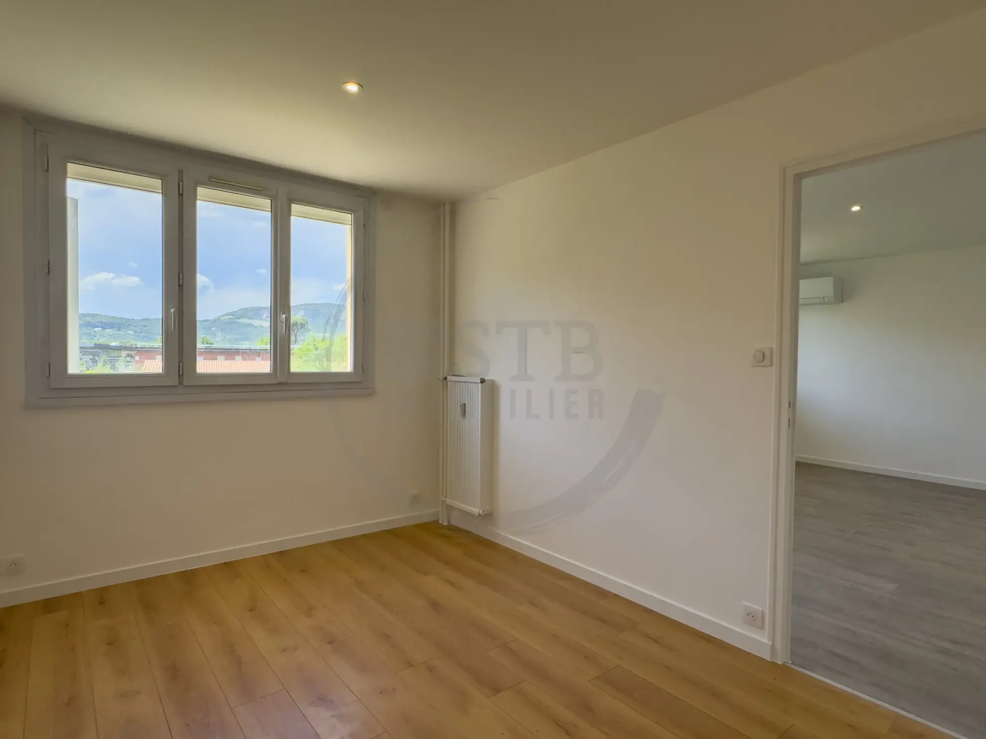 Appartement rénové de 61 m² à Valence avec balcon, garage et cave 