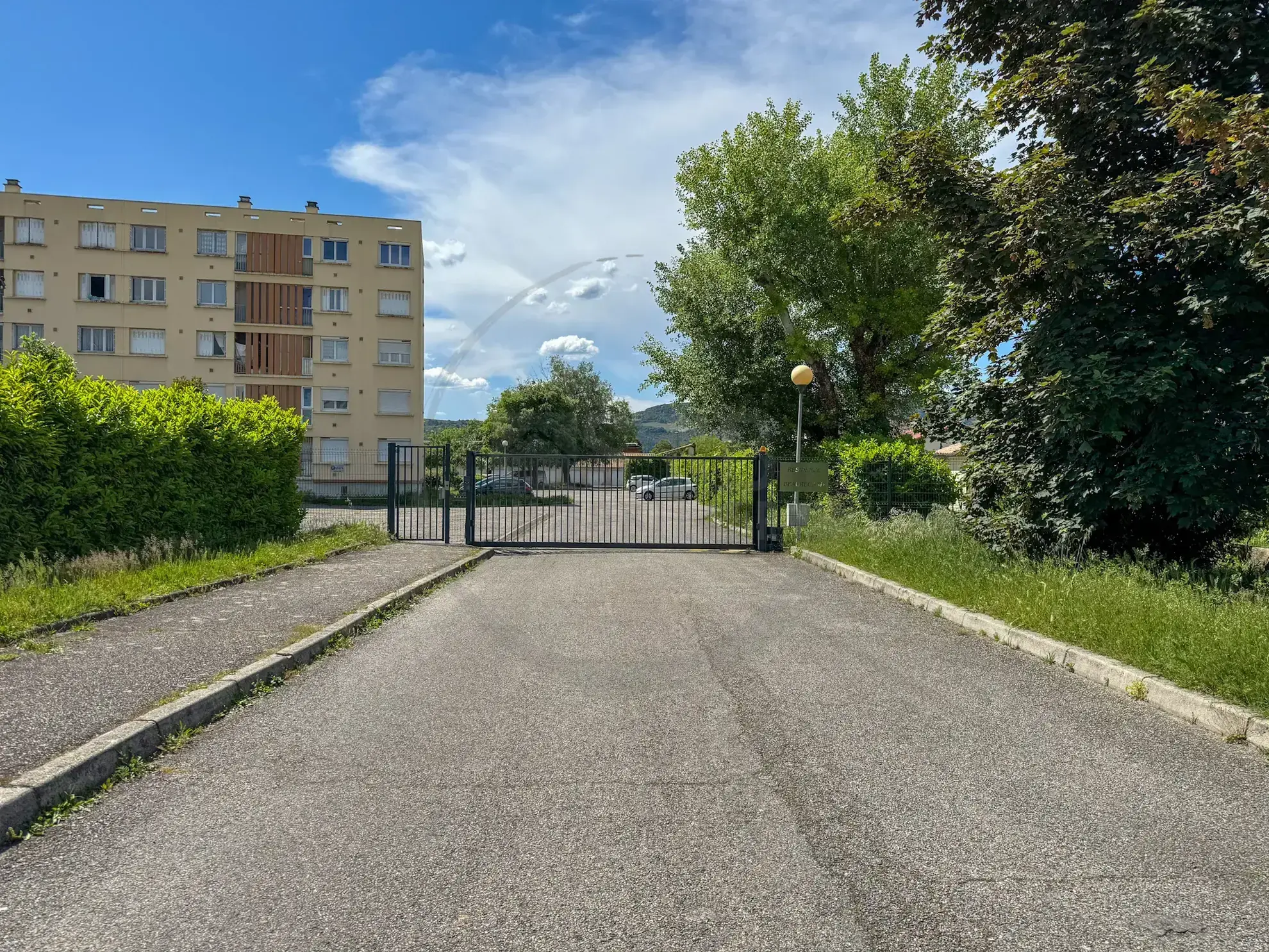 Appartement rénové de 61 m² à Valence avec balcon, garage et cave 