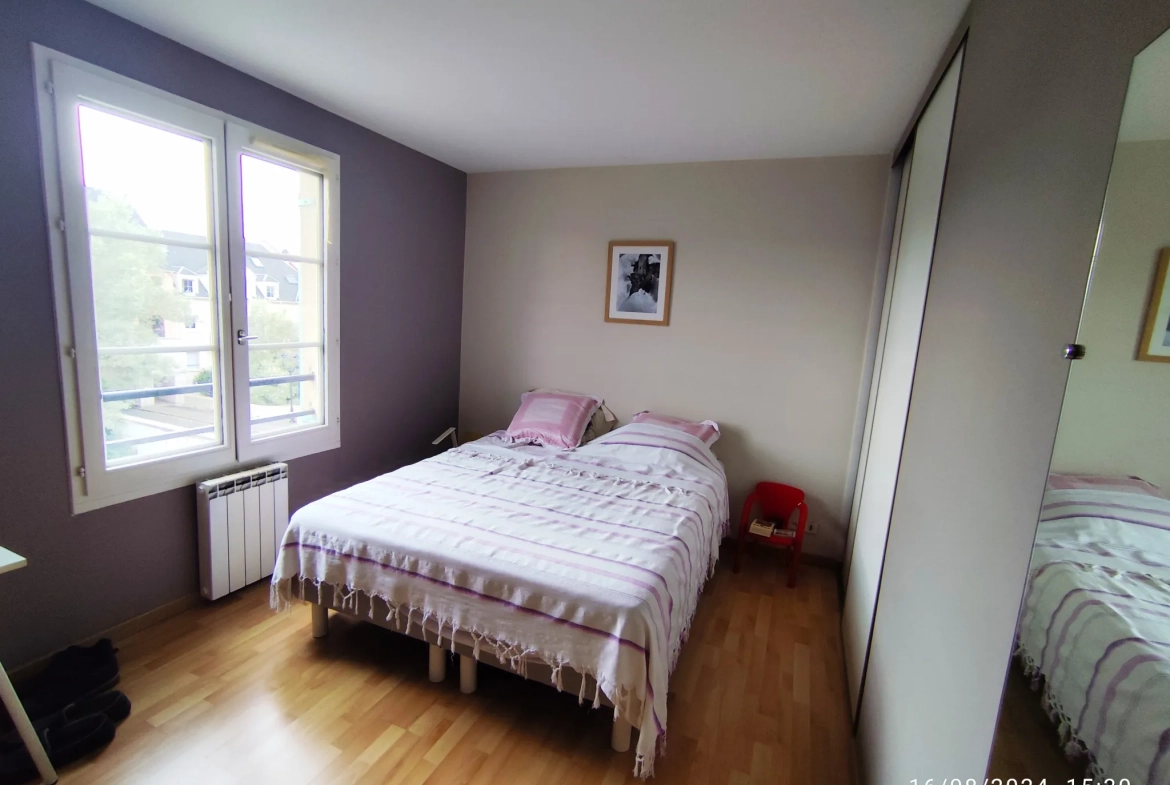 Appartement T2 avec terrasse à Cergy – Vue dégagée sur l'Oise et parking privé 