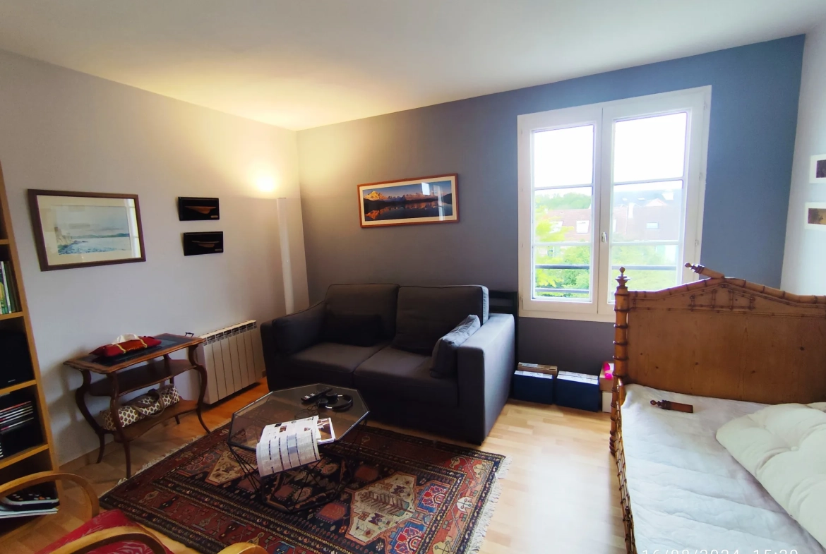 Appartement T2 avec terrasse à Cergy – Vue dégagée sur l'Oise et parking privé 