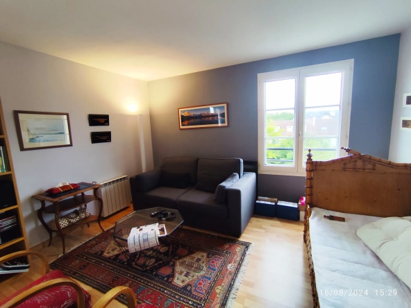 Appartement T2 avec terrasse à Cergy – Vue dégagée sur l'Oise et parking privé