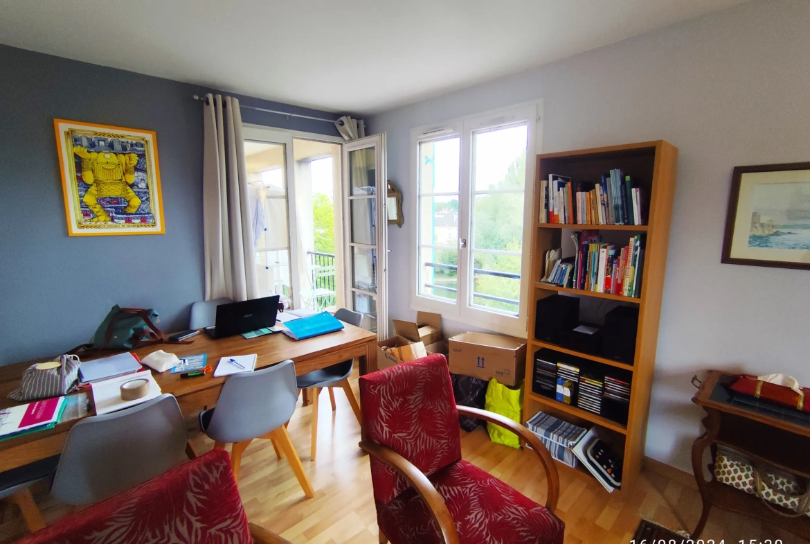 Appartement T2 avec terrasse à Cergy – Vue dégagée sur l'Oise et parking privé 