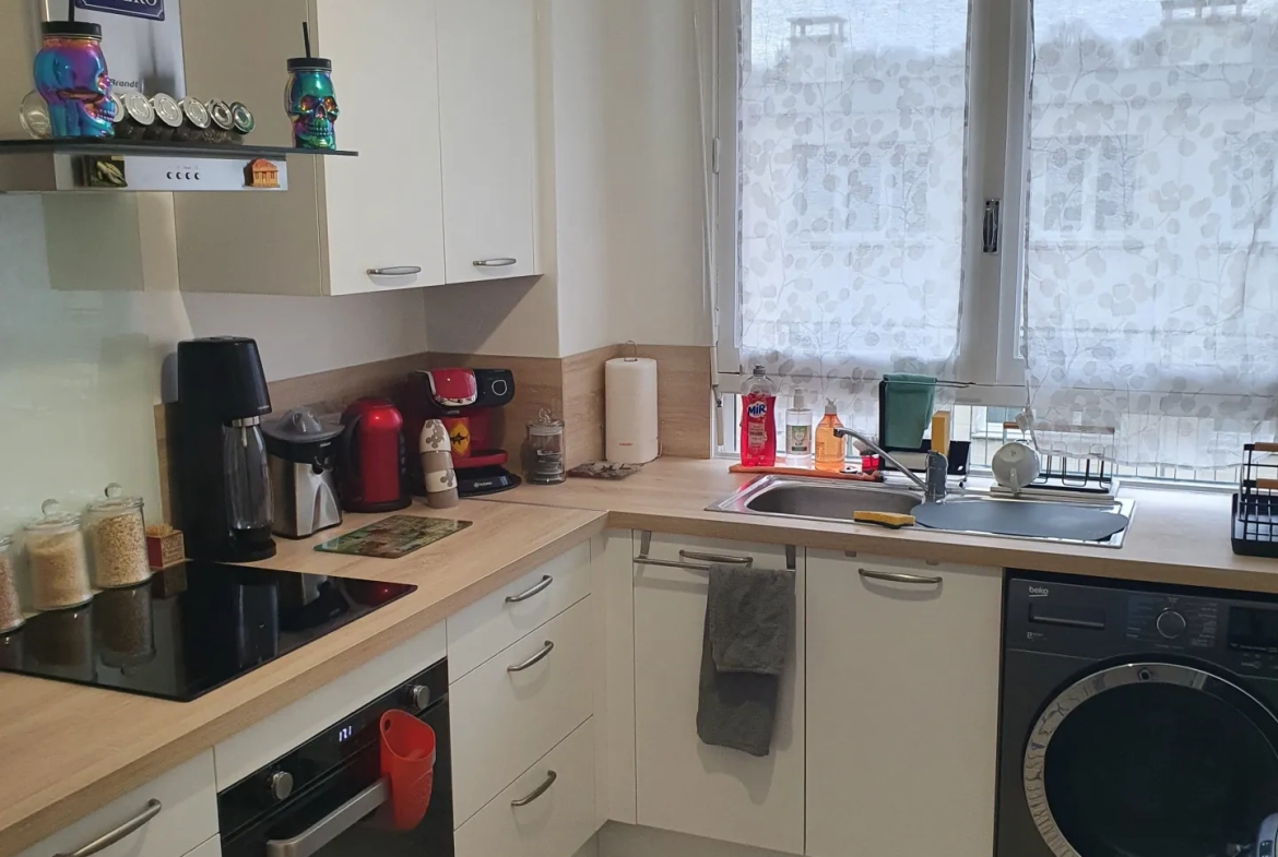 Grand studio à vendre loué avec cave et box à Le Port-Marly 