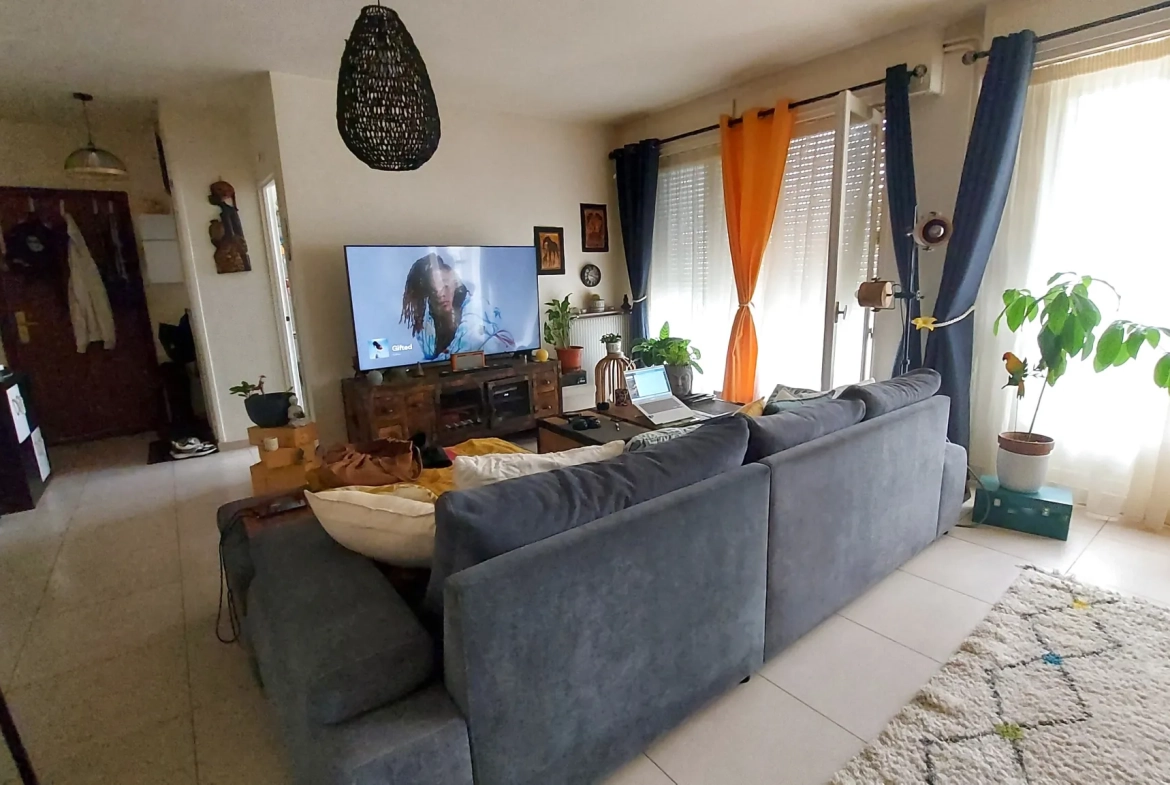 Grand studio à vendre loué avec cave et box à Le Port-Marly 