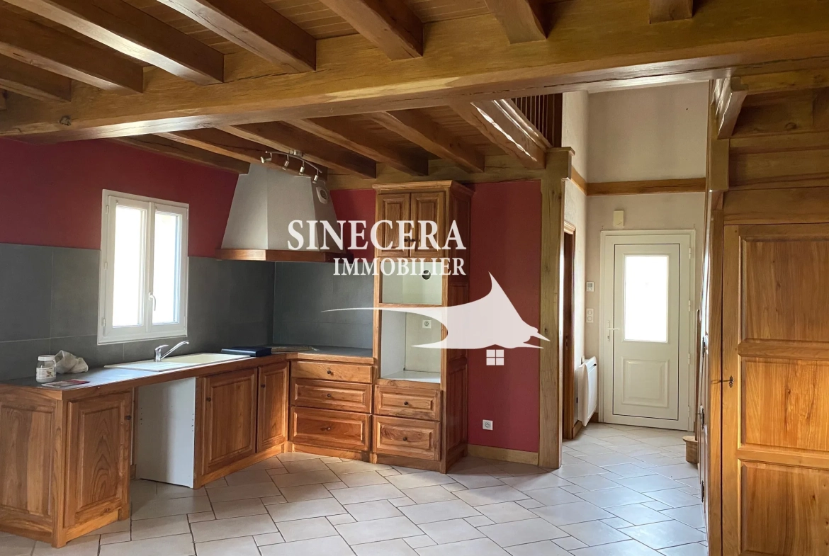 Maison contemporaine de 2012 avec 4 chambres et grand terrain à Aubeterre-sur-Dronne 