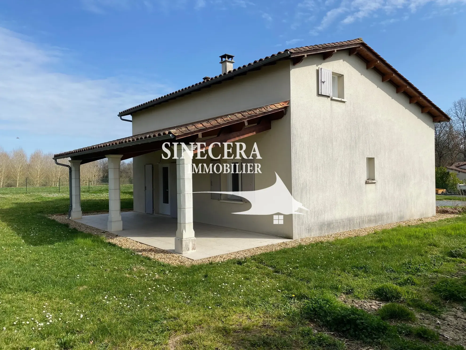 Maison contemporaine de 2012 avec 4 chambres et grand terrain à Aubeterre-sur-Dronne 