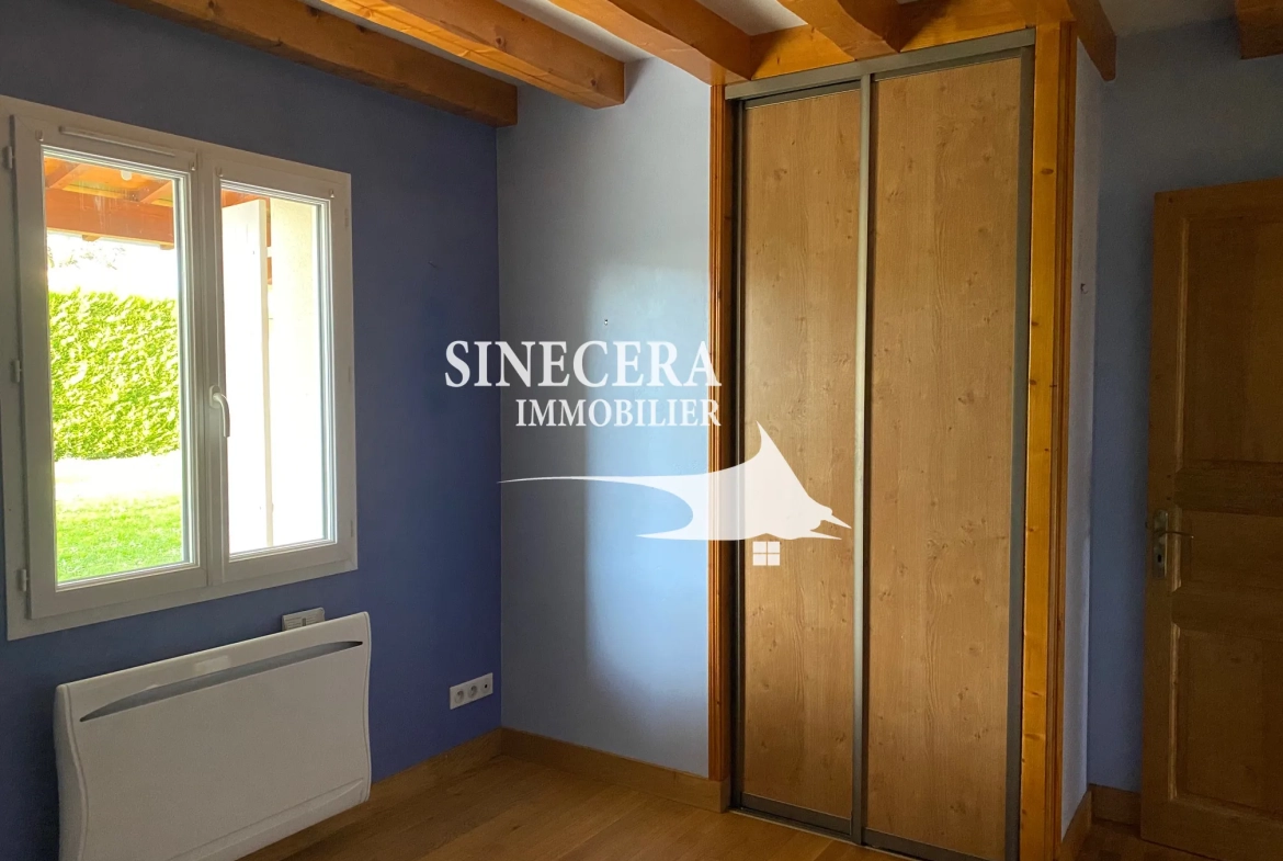 Maison contemporaine de 2012 avec 4 chambres et grand terrain à Aubeterre-sur-Dronne 
