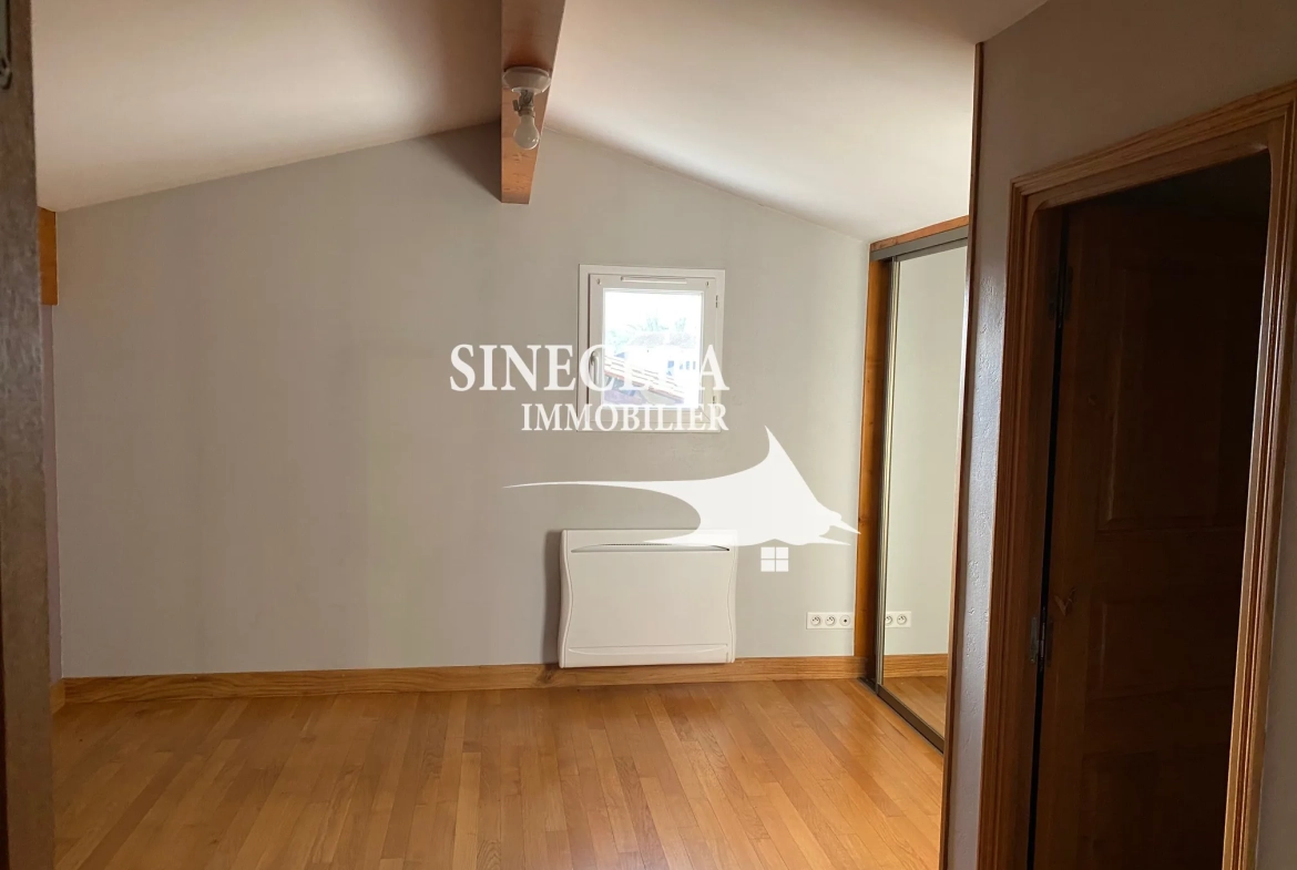 Maison contemporaine de 2012 avec 4 chambres et grand terrain à Aubeterre-sur-Dronne 