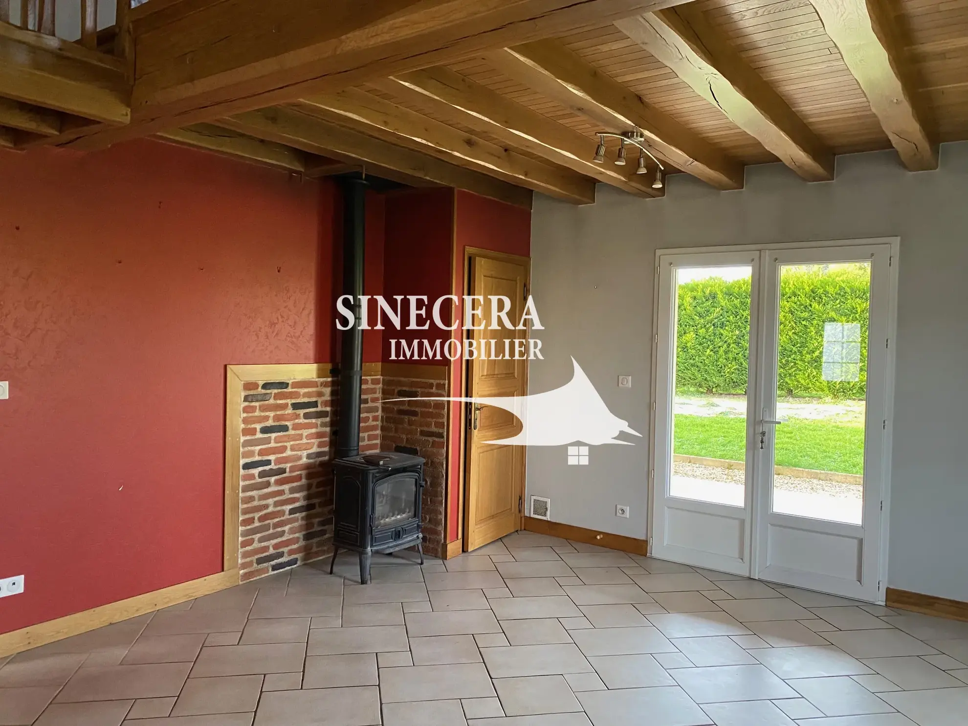 Maison contemporaine de 2012 avec 4 chambres et grand terrain à Aubeterre-sur-Dronne 