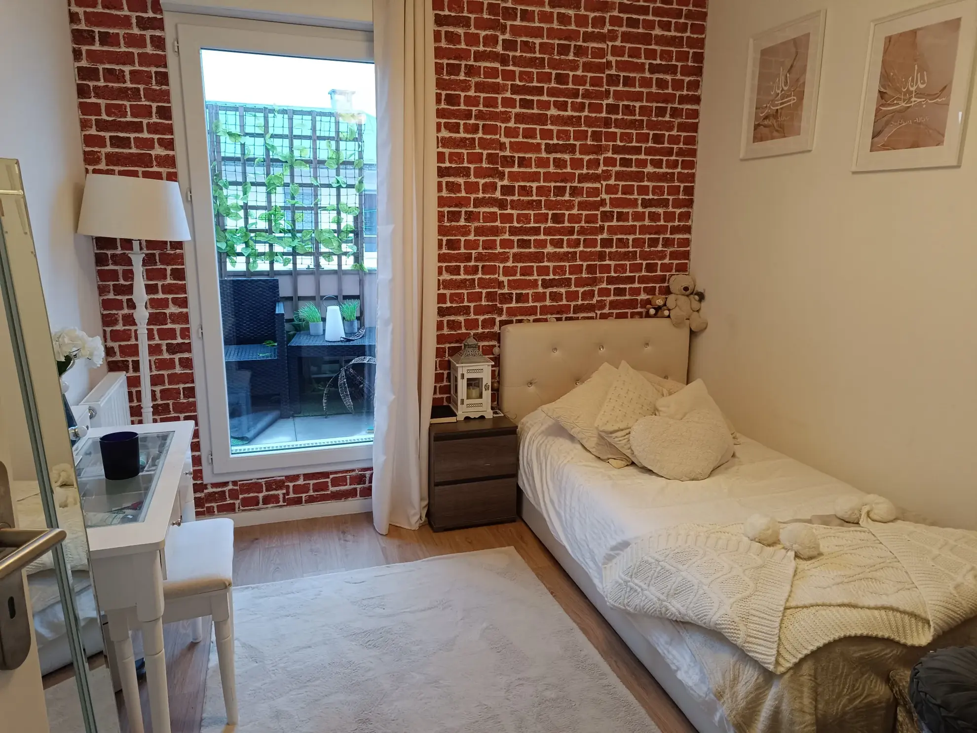 Appartement dernier étage avec grande terrasse à Trappes – Vue dégagée et parking inclus 
