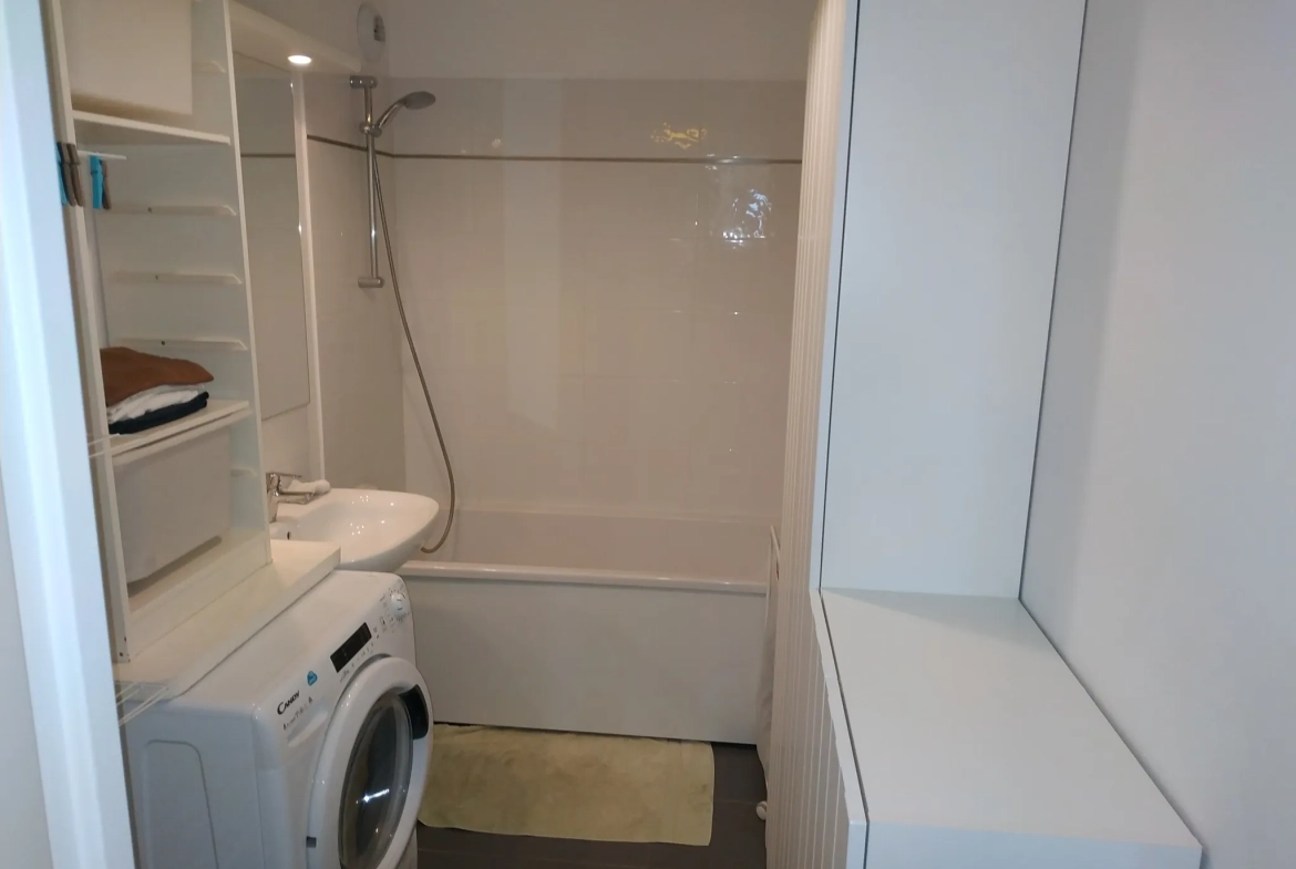 Appartement dernier étage avec grande terrasse à Trappes – Vue dégagée et parking inclus 