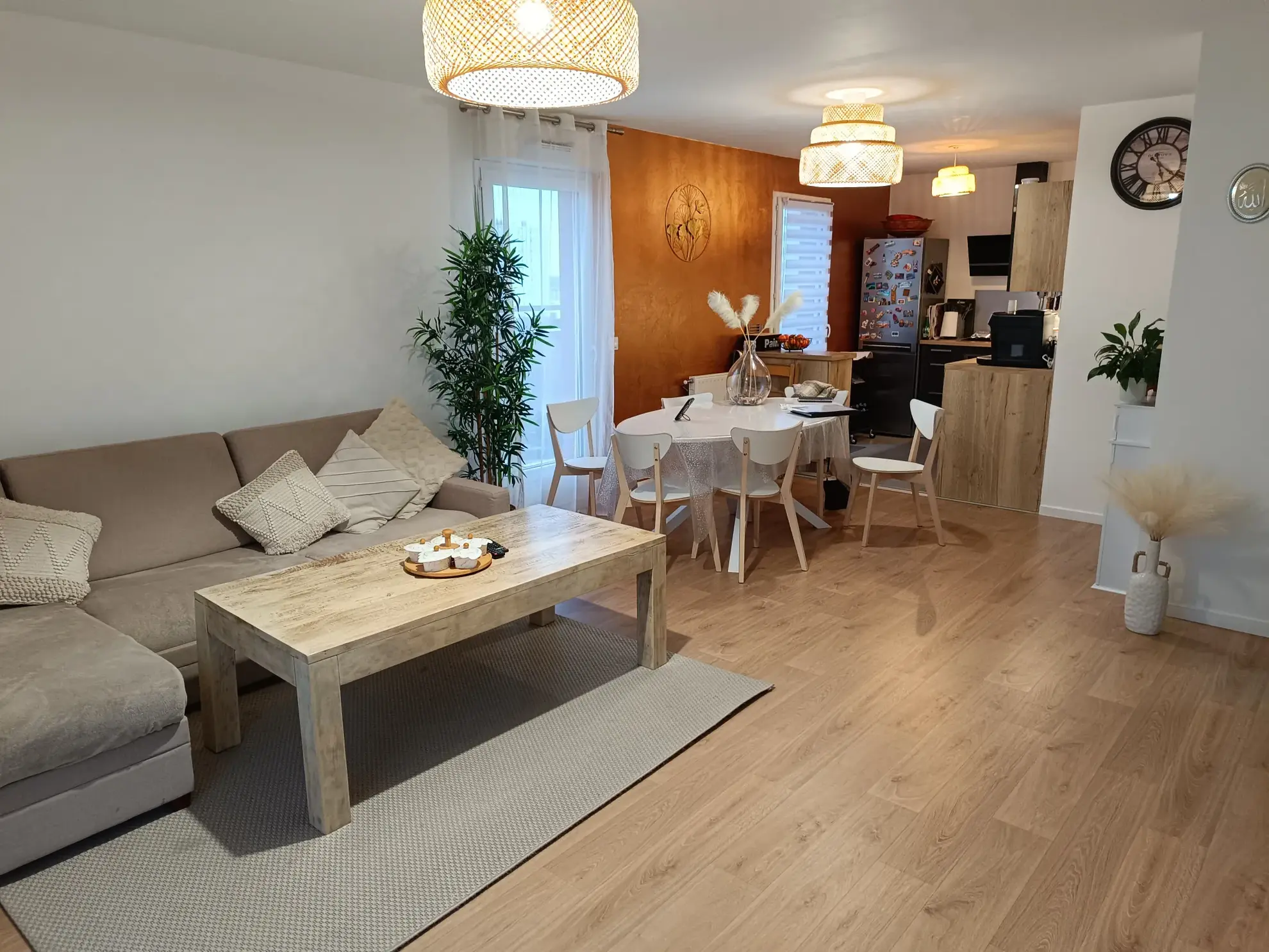 Appartement dernier étage avec grande terrasse à Trappes – Vue dégagée et parking inclus 