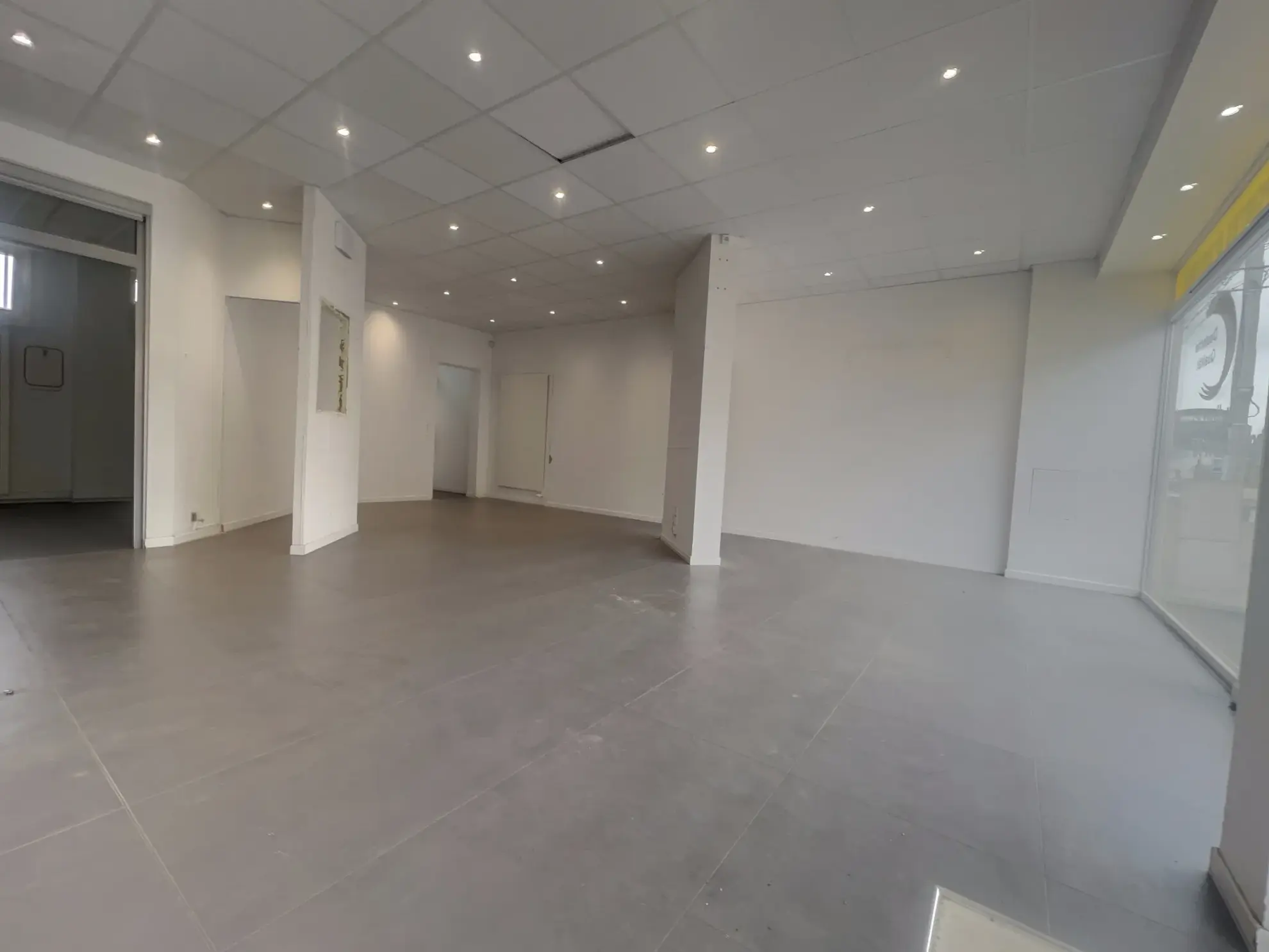 Local commercial avec appartement à Fameck - 73 m² avec jardin et vitrine 