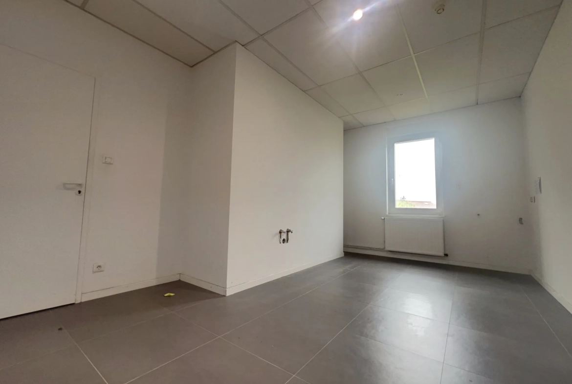 Local commercial avec appartement à Fameck - 73 m² avec jardin et vitrine 