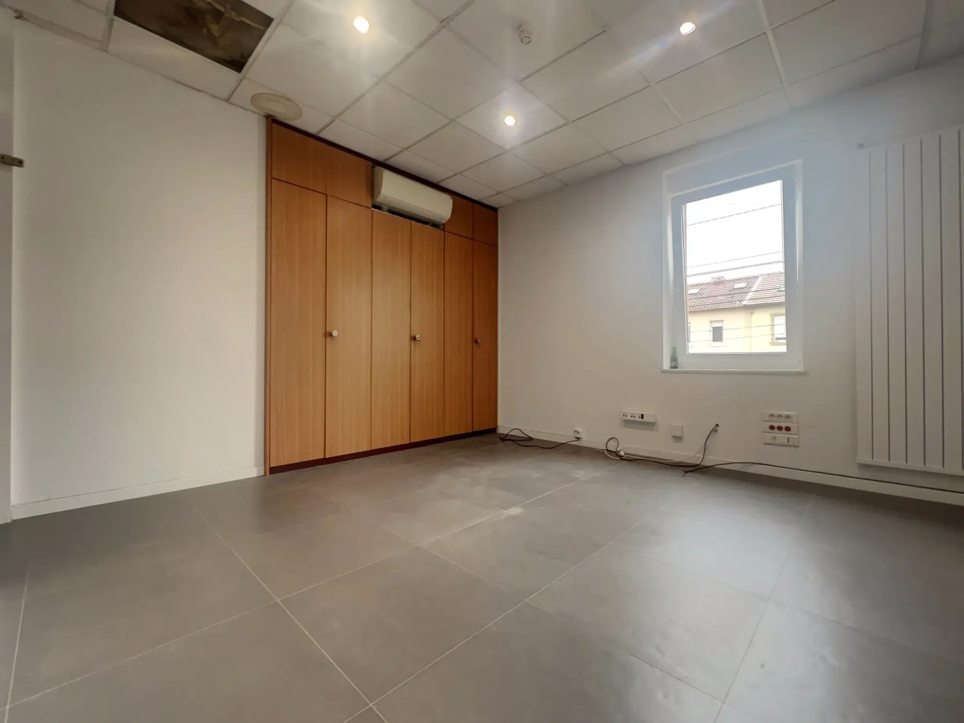 Local commercial avec appartement à Fameck - 73 m² avec jardin et vitrine 