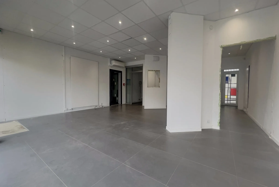Local commercial avec appartement à Fameck - 73 m² avec jardin et vitrine 