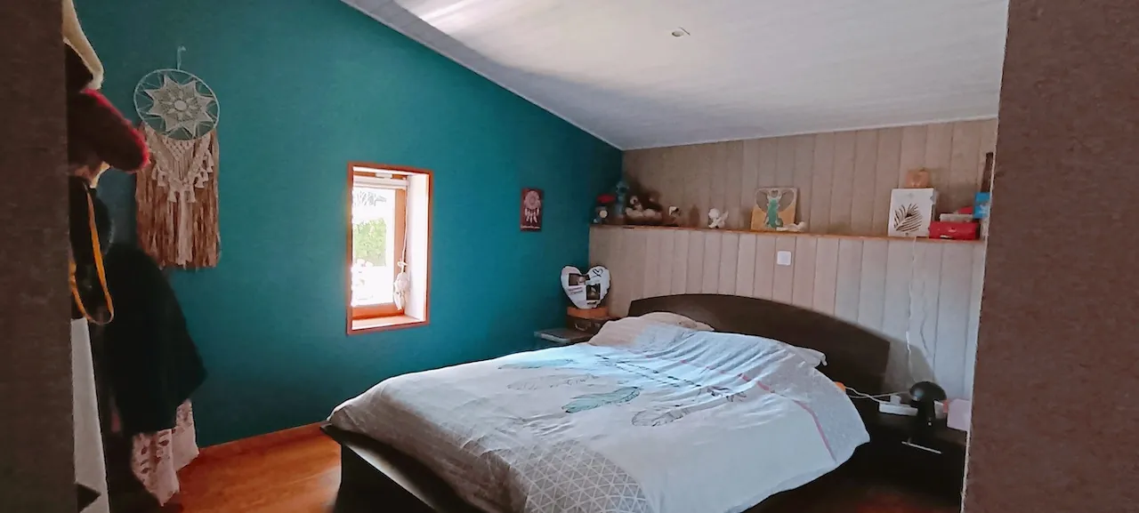 Maison en pierre de 136 m² avec jardin et dépendance à Leogeats 