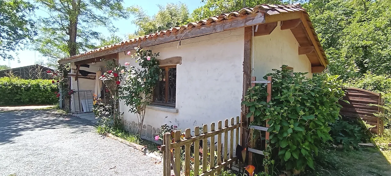Maison en pierre de 136 m² avec jardin et dépendance à Leogeats 