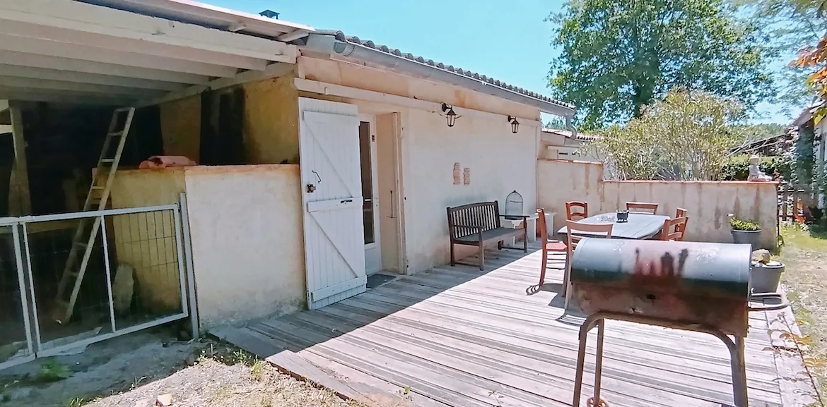 Maison en pierre de 136 m² avec jardin et dépendance à Leogeats 